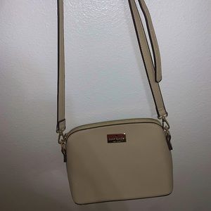 NOT AUTHENTIC KATE SPADE CROSSBODY HAND BAG.